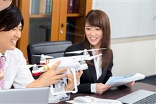 注目される前に第一人者に　ドローンパイロットになる